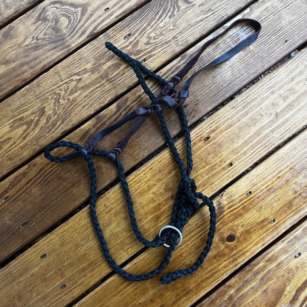 New without tags MARTIN bonnet tie down